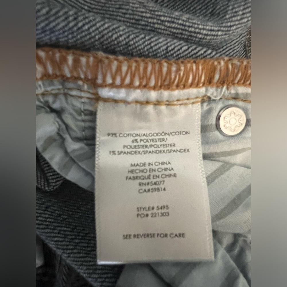 CABI CROPPED HIGH STRAIGHT Size 4 - Picture 3 of 6
